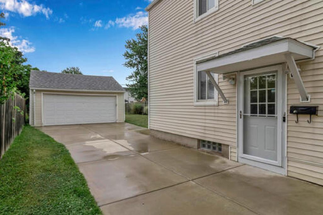 Gorgeous 2 Queen Bedroom Lower Apartment In North Buffalo With Free Driveway Parking Exterior photo